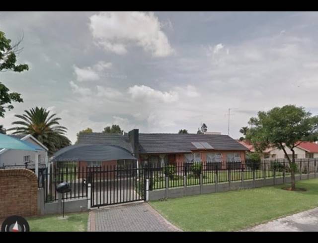 4 BEDROOM PROPERTY TO RENT IN LAMBTON GARDENS